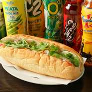 焼き豚とハムとパテが入っています