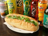 焼き豚とハムとパテが入っています