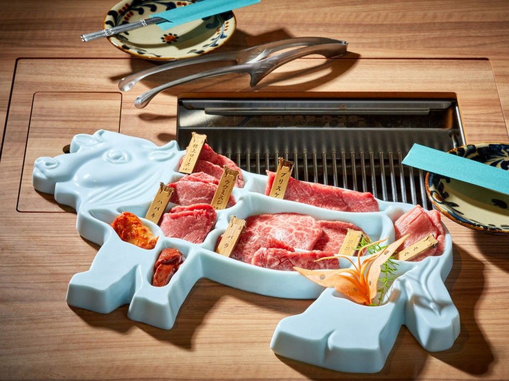 演出にもこだわったお肉を囲んで楽しく女子会