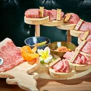 「大福牛」の各部位を楽しめる『A5 大福牛盛り合わせ（500g）』『A5＋大福牛盛り合わせ（600g）』は、お店イチオシの逸品。2人前のため、デートや友人との食事など幅広いシーンに利用できます。