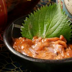 濃厚な旨味が詰まった塩辛はお酒にぴったりの肴です。

