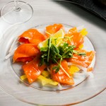 サーモンのおいしさをシンプルに味わえるヘルシーな1品。

