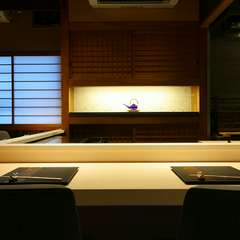 一人で・大切な人と。カウンター8席のみの空間で楽しむ非日常