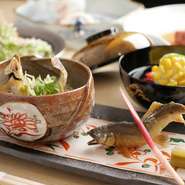 ディナーと同じ会席をランチで！
なかなか夜は会食できない方にもランチでゆったりと贅沢なお時間を過ごしていただきい。
そんな思いで、ランチコースをご用意いたしました！