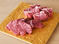 肉の旨みをたっぷりと味わう『上赤身』（しお・タレ）