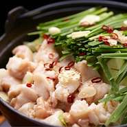 博多もつ鍋！醤油だしが効いたピリ辛鍋がおいしい！