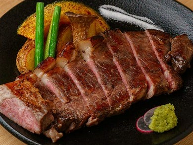 30日間熟成国産牛ロースの藁焼き