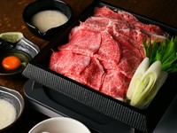 リーズナブルなすき焼きを実現する、お店の定番『すき焼き（上）黒毛和牛バラ＆黒毛和牛赤身』