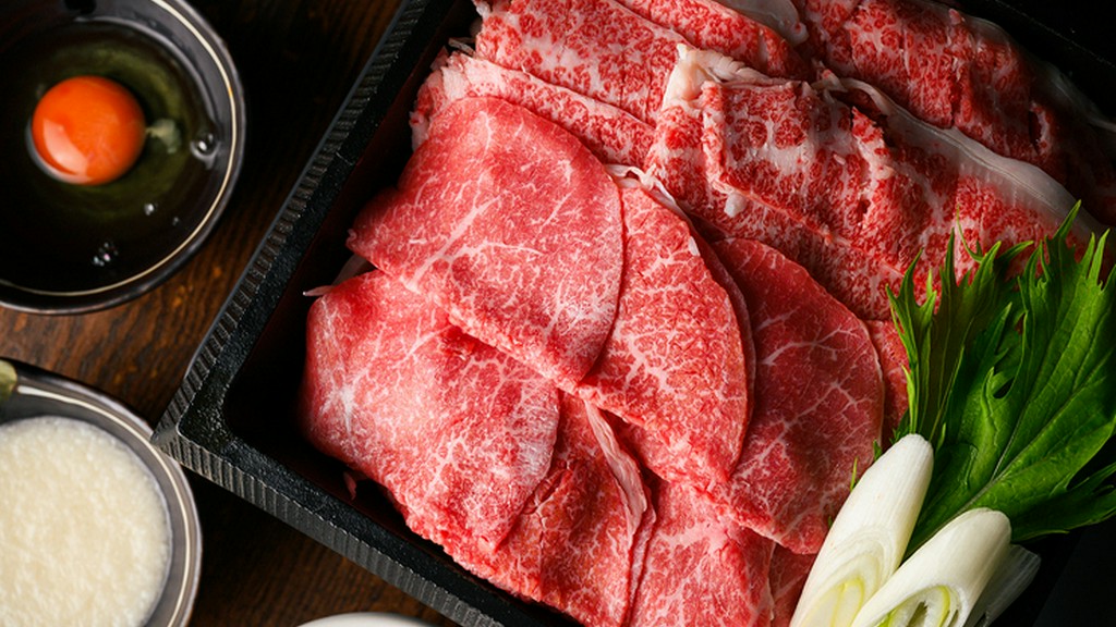 リーズナブルなすき焼きを実現するため、黒毛和牛を一頭買い