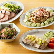 キャリア40年近い店主の料理は、広東料理をベースにした本格的な味わい。上質な黒毛和牛や甘みの強い琉球長寿豚など厳選した食材を使用して、趣向を凝らした一皿に仕立てます。