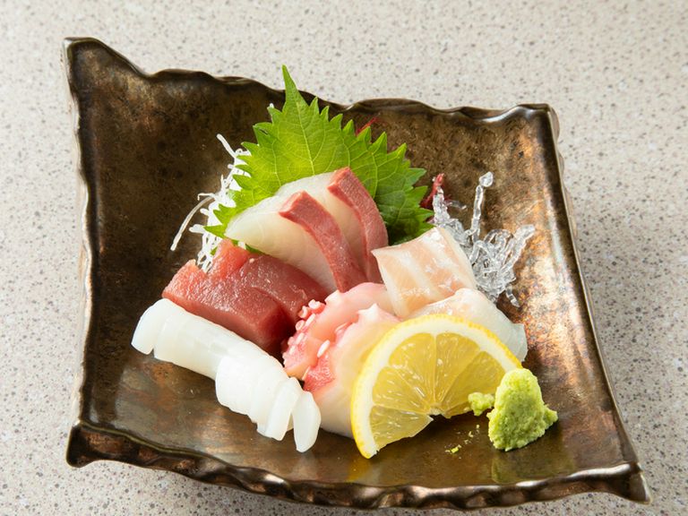 お刺身の盛り合わせ１人前〜
