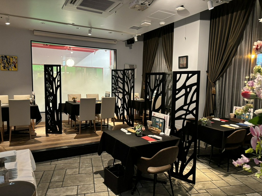 あれもこれもと料理を選ぶ時間もまた楽しい