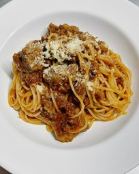 上質な素材と丹精込めた料理のおいしさが伝わる『旨みたっぷり黒毛和牛のボロネーゼ』