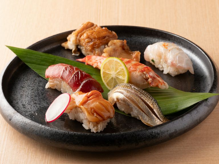 豊かな海に育まれた旬の鮮魚を“おまかせ”で楽しむ