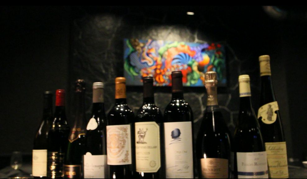 多彩な味わいの厳選ワインが料理の味を引き立てる