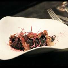 自家製パスタを満喫できる『イカ墨のタリオニーニ』