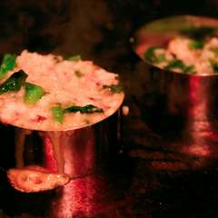 カウンターの鉄板で仕上げる『濃厚焼きチーズリゾット』