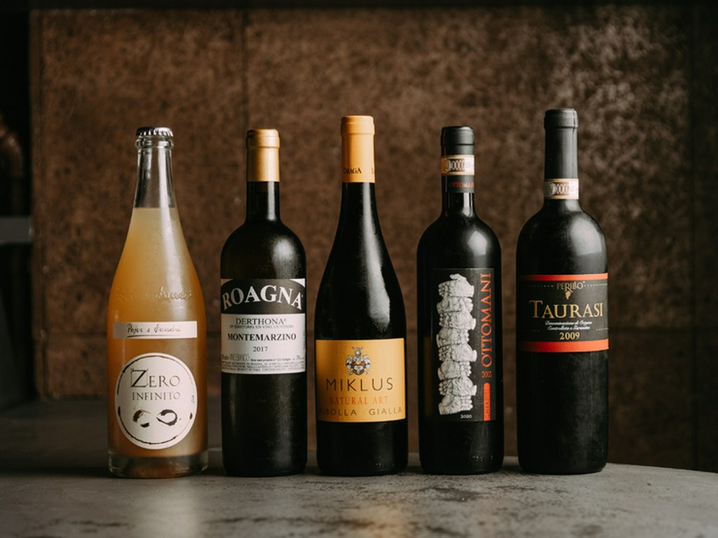 料理をさらにおいしくする、生産者の思いが詰まったワインを厳選