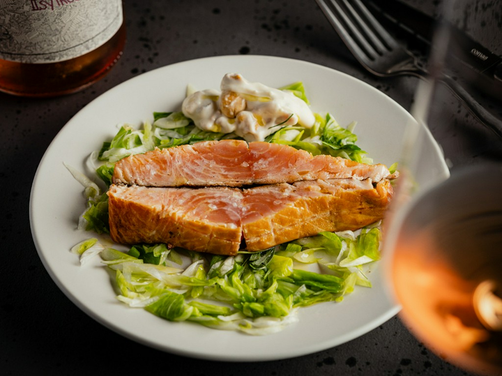 燻製サクラマスのティエピドうるいの浅漬けと鮎なれクリーム