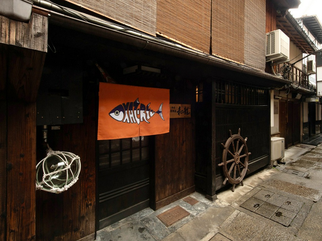 ビルの奥にひっそりとたたずむ隠れ家の様な存在