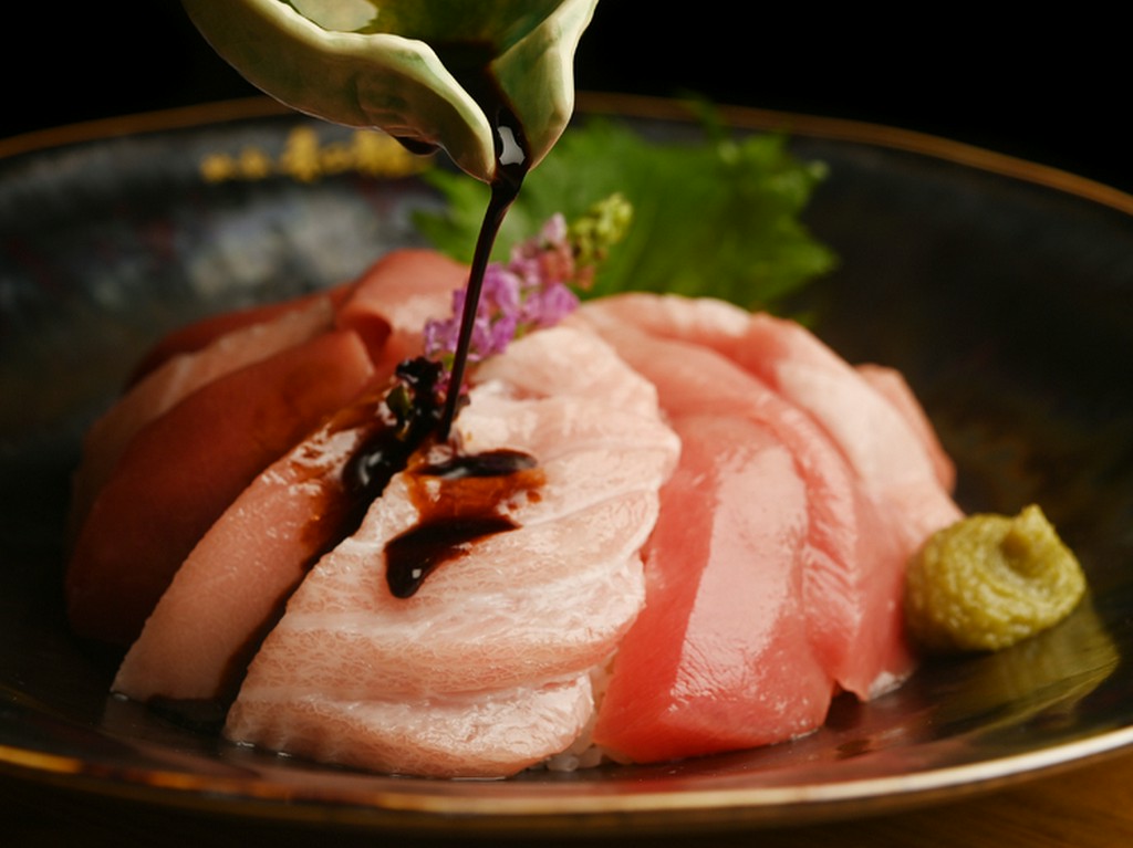 カウンター席は、一人で気軽に食事ができる絶好の機会