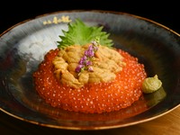 函館から直送の無添加塩水うにと厳選イクラを味わえる贅沢な一品です。
（時期や入荷状況により、ご提供できない場合があります。）