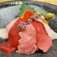 本マグロ大トロ、中トロ、赤身、ブリ、サーモン、いくらを味わえるお値打ちの一品です。