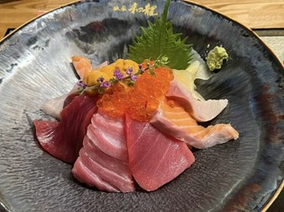 食材を引き立てるために、酢や醤油にもこだわる『特選海鮮丼』