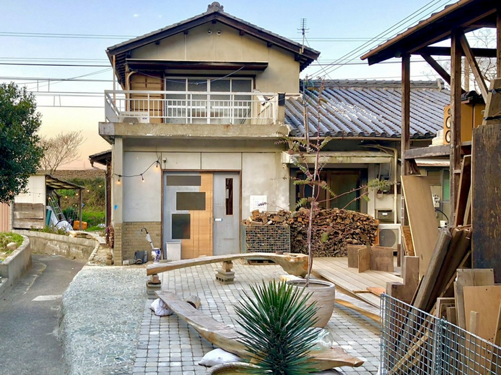 人と人の繋がりが生まれる“集落の居間”。隠れ家のようなカフェ