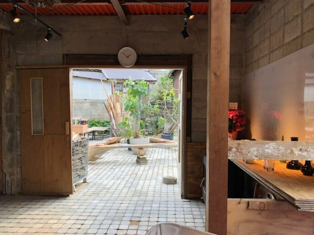 天井が高く開放的な空間