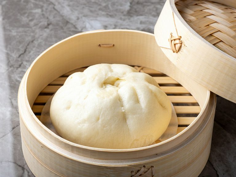 地元食材のおいしさをお届け。肉まんはテイクアウトもOK