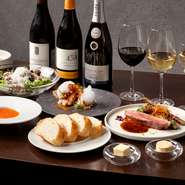 鴨料理とワインのマリアージュを堪能。カクテルなども充実