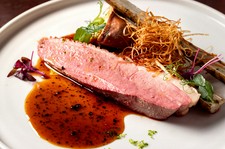 贅沢コース！当店スペシャリテ「滝川産鴨胸肉のロティ」にフォアグラをトッピングしたロッシーニがメイン。