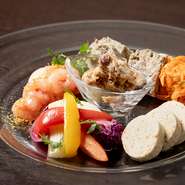 オードブル盛り合わせ8種類（例）
BISTRO BROTHERSおすすめの鴨料理を含めたオードブル