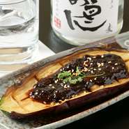 八丁味噌を使った、こだわりのそぼろ味噌をのせて。
