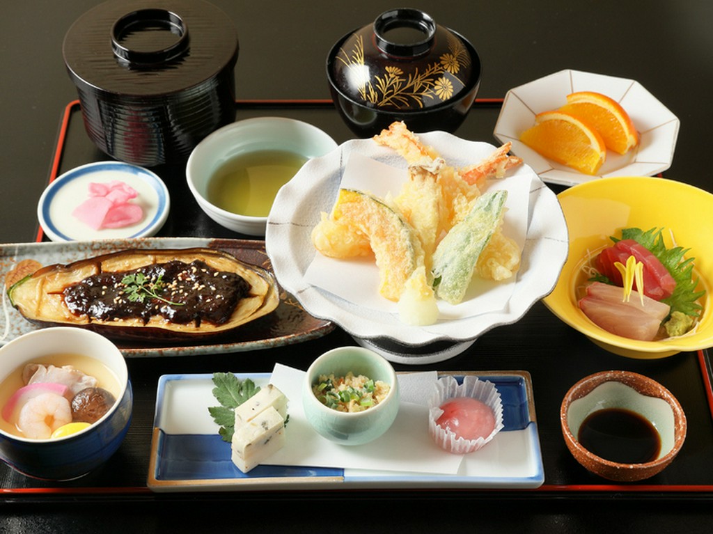 前菜からひとくちデザートまで満喫！『綺麗』