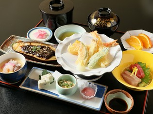 毎日丁寧にだしを引くところからはじまる、上質な味わい『綺麗』
