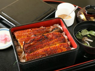 秘伝のタレが味の決め手。三河一色産『うな重』
