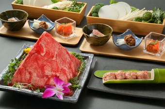 2名様以上ピラミッド盛りとなります。6品が最初につきます。野菜はおかわり自由！お肉の追加注文可能！