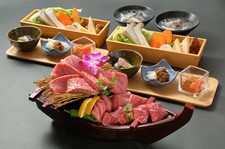 2名様以上船盛りとなります。8品が最初につきます。野菜はおかわり自由！お肉の追加注文可能！