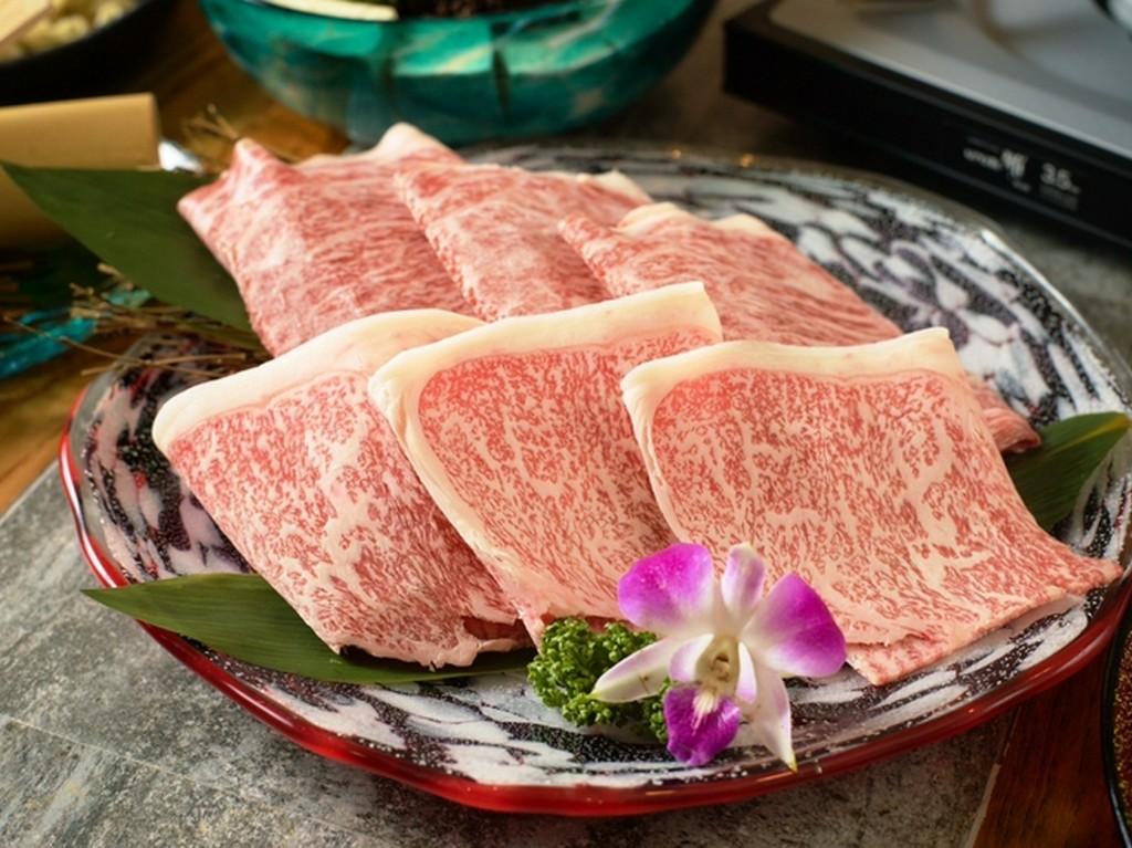 食材に強いこだわりを持ち、沖縄ならではの料理を提供