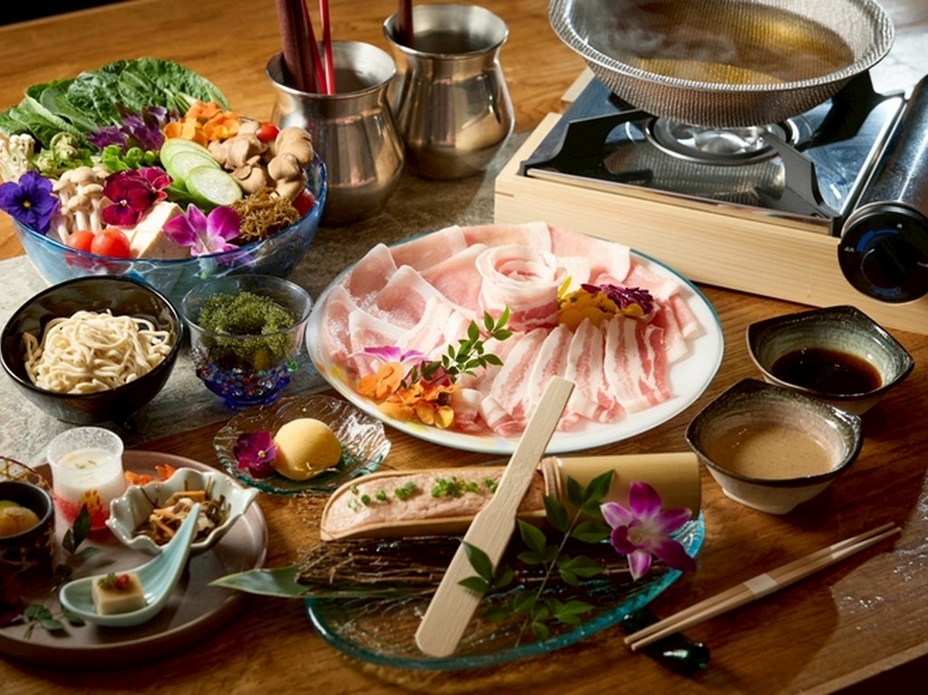 金アグーや石垣牛など沖縄の最高級食材を堪能『しゃぶしゃぶコース』