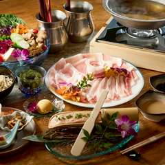 金アグーや石垣牛など沖縄の最高級食材を堪能『しゃぶしゃぶコース』