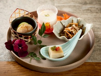 沖縄の食材のおいしさを最大限まで引き出した一皿『前菜盛り合わせ』