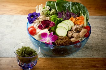 温暖な気候と豊かな土壌で栽培した、沖縄の恵み『島野菜盛り合わせ』