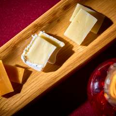 北海道厚岸郡　おおもとチーズ工房　チーズ3種盛り合わせ