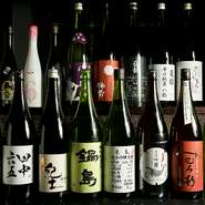 焼肉の味わいを引き立てる日本酒が種類豊富に揃っているのもうれしいところ。瀬戸内レモンを使った『ブルーレモンサワー』のほか、シャボン玉のような泡を割ると煙が出るバブルドリンクが女性に人気です。