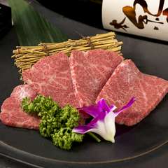 香り高い焼肉の香ばしさが広がる一品『和牛極上カルビ』