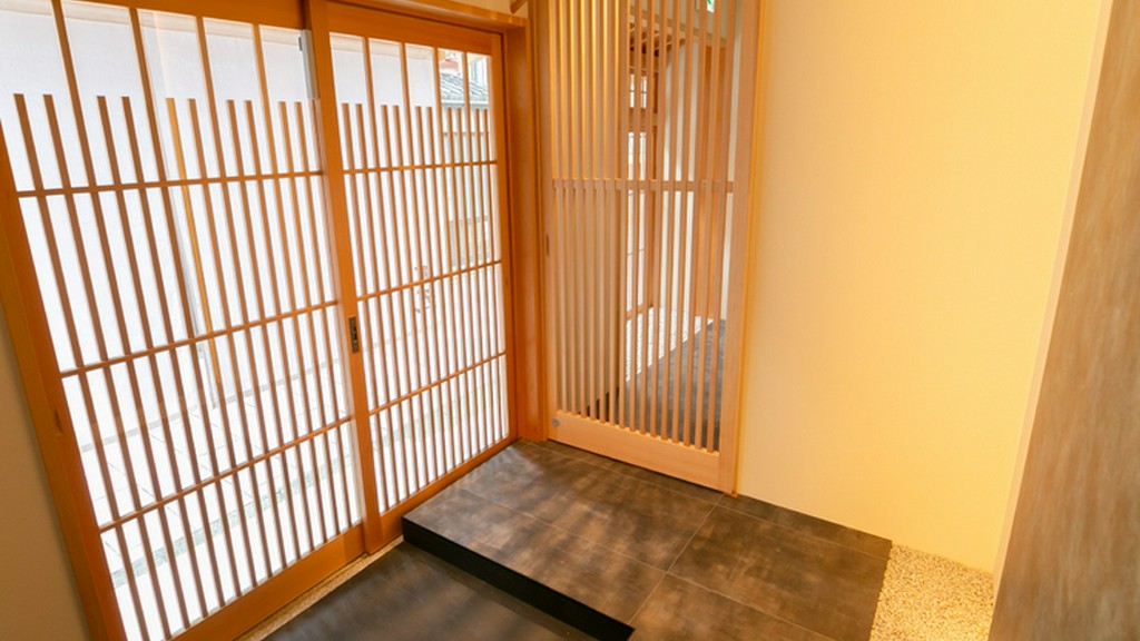 店内（入り口）