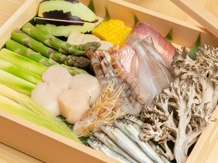 毎日欠かさず市場に赴き、厳選した旬の食材